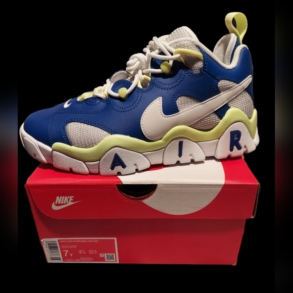 Nike Shoes - Nike Air Barrage Low